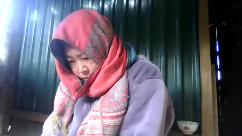 Snapshot of yongmi_ chatting on December 15, 2025, 2:16 am yongmi_ online show from December 15, 2025, 2:16 am