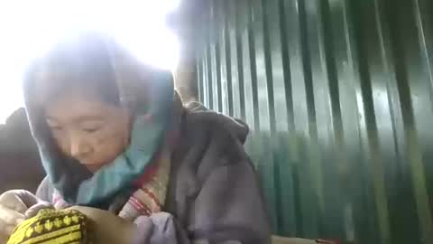 Snapshot of yongmi_ chatting on December 16, 2025, 2:27 am yongmi_ online show from December 16, 2025, 2:27 am