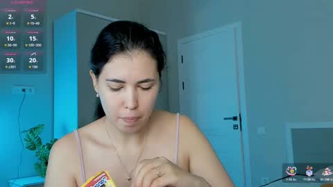 yooleen online show from September 17, 2025, 3:08 am
