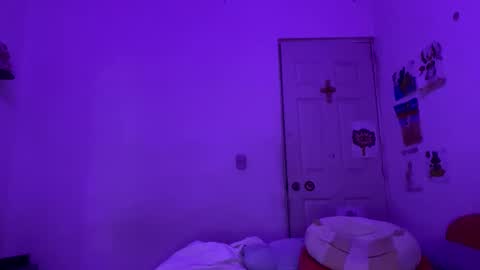 yorlenig692 online show from November 17, 2025, 1:22 am