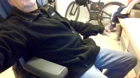 Snapshot of yoska281 chatting on February 1, 2026, 4:44 am yoska281 online show from February 1, 2026, 4:44 am