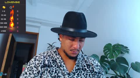 Snapshot of yosoy_enzo2020 chatting on February 1, 2025, 5:39 am Enzo online show from February 1, 2025, 5:39 am