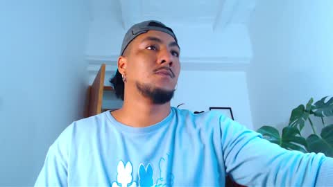 Snapshot of yosoy_enzo2020 chatting on February 2, 2025, 10:35 am Enzo online show from February 2, 2025, 10:35 am