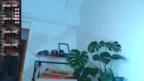 Snapshot of yosoy_enzo2020 chatting on February 24, 2025, 12:05 pm Enzo online show from February 24, 2025, 12:05 pm