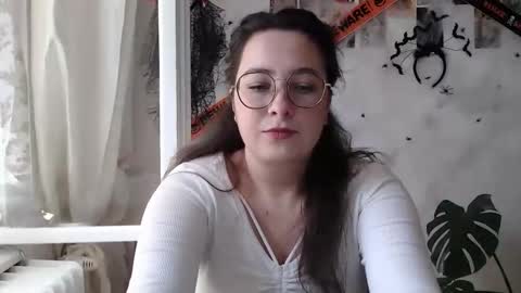 Snapshot of you_aurora chatting on October 2, 2025, 10:11 am Aurora online show from October 2, 2025, 10:11 am