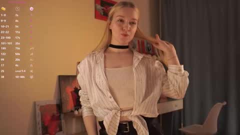 Elizabeth brunette -- Darline blonde  online show from October 21, 2025, 7:25 pm
