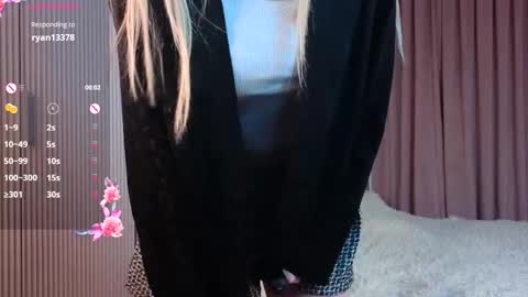 Snapshot of you_fell_in_love chatting on October 28, 2025, 7:38 pm Elizabeth brunette -- Darline blonde online show from October 28, 2025, 7:38 pm