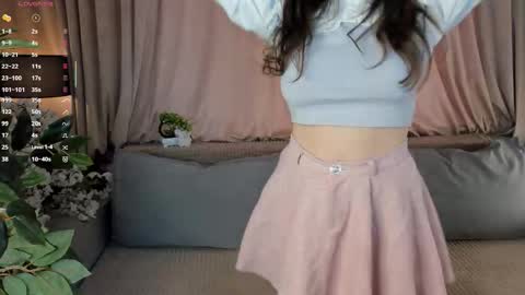 Snapshot of you_fell_in_love chatting on November 2, 2025, 8:17 am Elizabeth brunette -- Darline blonde online show from November 2, 2025, 8:17 am