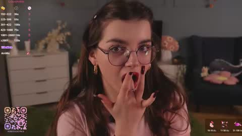 Snapshot of you_fell_in_love chatting on November 23, 2025, 7:13 pm Elizabeth brunette -- Darline blonde online show from November 23, 2025, 7:13 pm