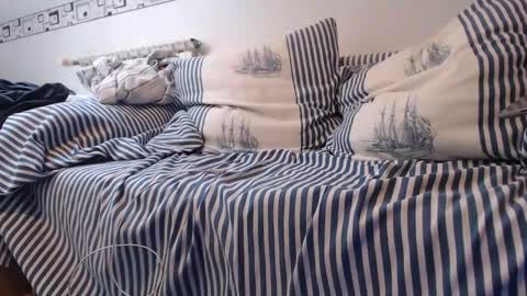 Snapshot of youandme1999 chatting on November 7, 2025, 1:44 pm youandme1999 online show from November 7, 2025, 1:44 pm