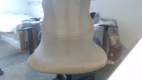 youandme1999 online show from April 11, 2026, 8:18 am