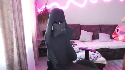 Bella online show from October 26, 2025, 8:09 am