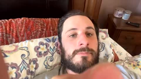 Snapshot of youknow215 chatting on December 17, 2024, 5:04 pm youknow215 online show from December 17, 2024, 5:04 pm