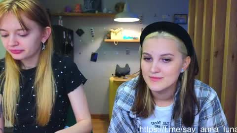 Anna and Luna online show from April 25, 2026, 4:48 pm