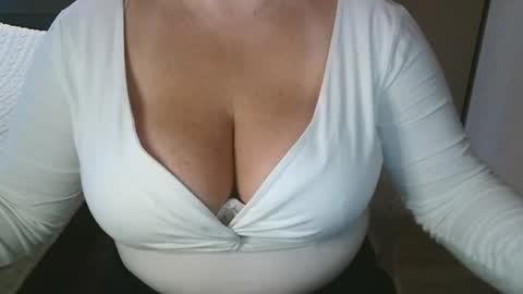 Maria Love online show from February 16, 2026, 6:42 am