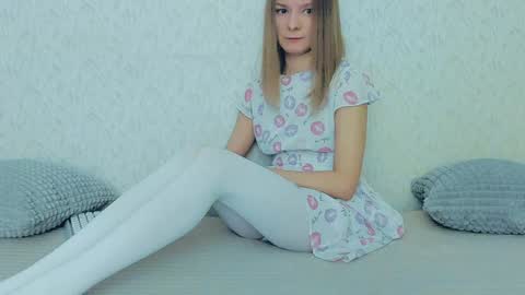 Snapshot of your_caramelka chatting on January 7, 2025, 4:50 am Lily online show from January 7, 2025, 4:50 am