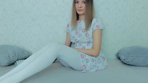 Snapshot of your_caramelka chatting on January 11, 2025, 4:48 am Lily online show from January 11, 2025, 4:48 am