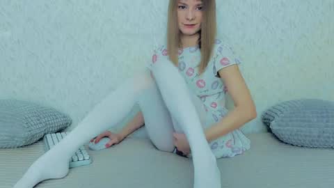 Snapshot of your_caramelka chatting on January 22, 2025, 5:05 am Lily online show from January 22, 2025, 5:05 am