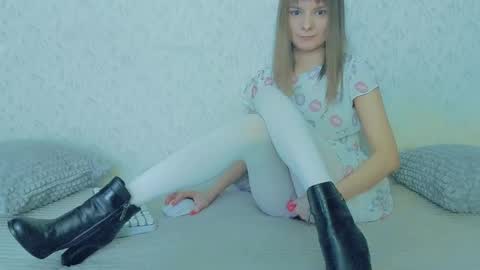 Snapshot of your_caramelka chatting on February 9, 2025, 8:11 am Lily online show from February 9, 2025, 8:11 am