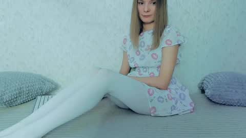 Snapshot of your_caramelka chatting on February 10, 2025, 5:47 am Lily online show from February 10, 2025, 5:47 am