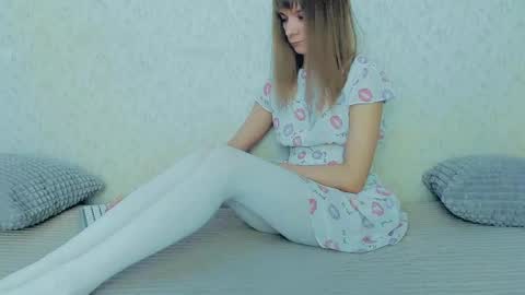 Snapshot of your_caramelka chatting on February 20, 2025, 6:06 am Lily online show from February 20, 2025, 6:06 am