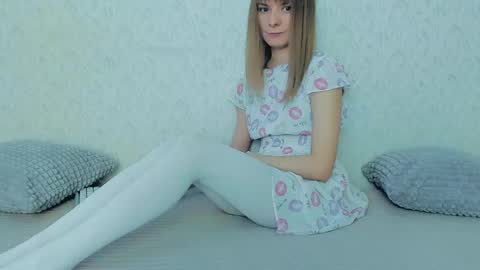 Snapshot of your_caramelka chatting on March 3, 2025, 5:53 am Lily online show from March 3, 2025, 5:53 am