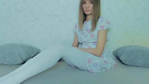 Snapshot of your_caramelka chatting on March 3, 2025, 11:33 am Lily online show from March 3, 2025, 11:33 am