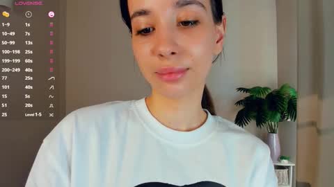Snapshot of your_desssert chatting on March 15, 2026, 10:43 am Lina online show from March 15, 2026, 10:43 am