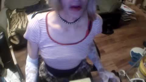 Snapshot of your_dog chatting on December 11, 2024, 1:26 am Taylor Tash online show from December 11, 2024, 1:26 am