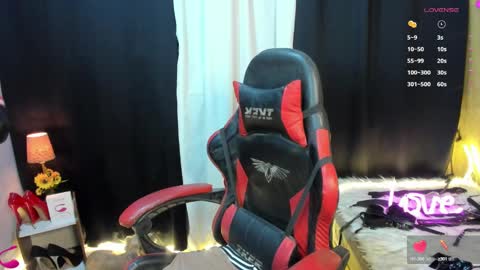 Snapshot of your_dreamasian chatting on February 2, 2025, 12:51 am YourSeductiveWife online show from February 2, 2025, 12:51 am