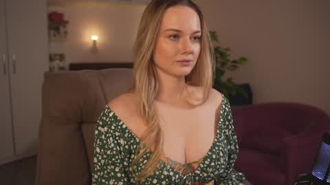 Snapshot of your_kat chatting on December 3, 2024, 5:12 pm Katherine online show from December 3, 2024, 5:12 pm