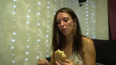 Snapshot of your_little_flexible_girl chatting on June 27, 2026, 8:47 pm Meri online show from June 27, 2026, 8:47 pm