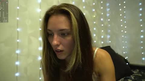 Snapshot of your_little_flexible_girl chatting on July 21, 2026, 7:49 pm Meri online show from July 21, 2026, 7:49 pm