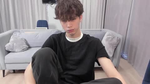 your_shy_guy online show from January 18, 2025, 7:04 pm