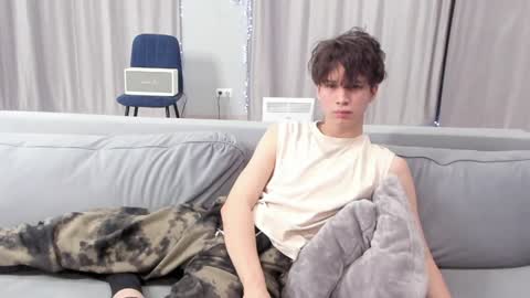 your_shy_guy online show from January 20, 2025, 10:04 pm