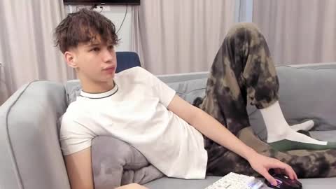 your_shy_guy online show from February 12, 2025, 1:37 pm