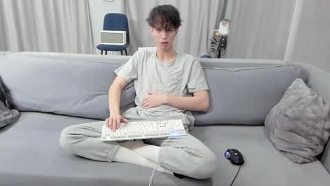 your_shy_guy online show from February 25, 2025, 8:51 pm