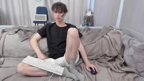 your_shy_guy online show from March 7, 2025, 6:24 am