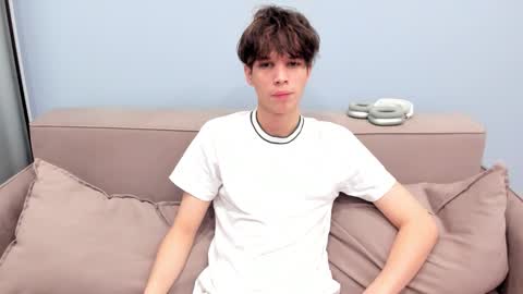 your_shy_guy online show from November 18, 2025, 7:35 am