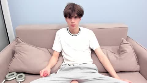 your_shy_guy online show from February 20, 2026, 7:32 am