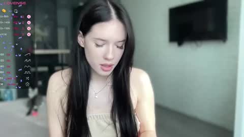 Mia  online show from January 28, 2025, 12:32 pm