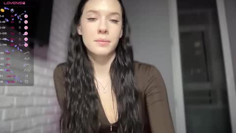 Mia  online show from February 7, 2025, 4:35 pm