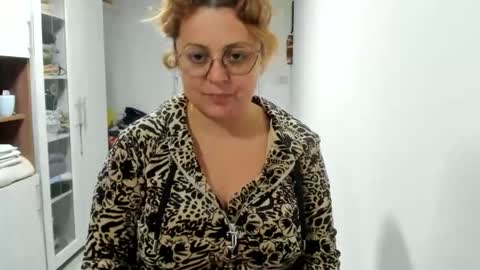 Snapshot of your_victoria chatting on November 16, 2025, 9:53 pm Your Victoria online show from November 16, 2025, 9:53 pm