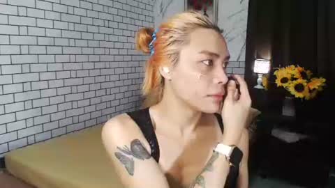 Snapshot of yourasianbigcock chatting on September 19, 2025, 12:17 pm LEXI online show from September 19, 2025, 12:17 pm