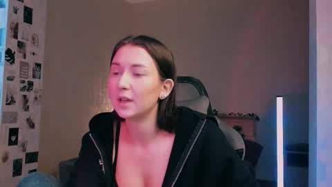 Snapshot of yourcandymint chatting on November 4, 2025, 10:03 am Alia online show from November 4, 2025, 10:03 am