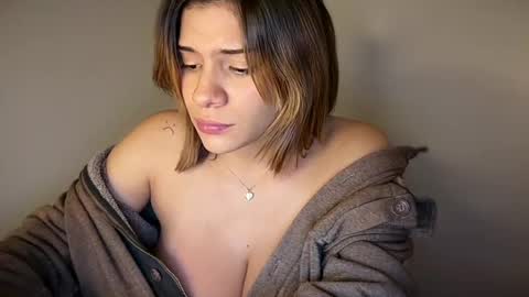 yourcutemolly__ online show from June 5, 2026, 6:52 am