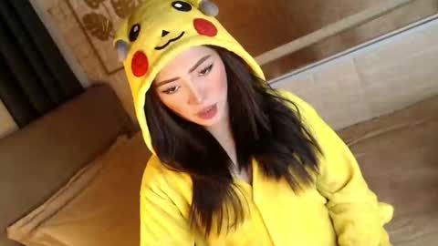 JEN  online show from October 27, 2025, 10:52 am