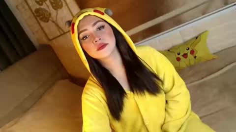 JEN  online show from November 22, 2025, 7:51 am