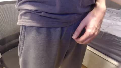 hornyedging online show from April 8, 2026, 10:43 pm