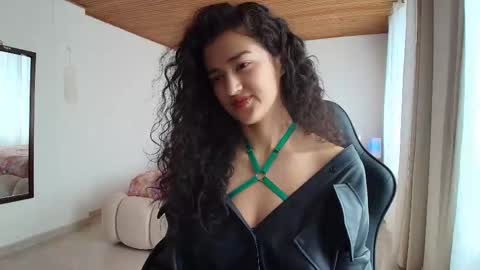 Snapshot of yourdreamgirl2025 chatting on October 29, 2025, 2:08 pm yourdreamgirl2025 online show from October 29, 2025, 2:08 pm